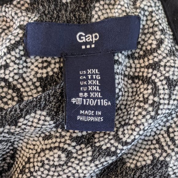 GAP keyhole tie black & white medallion top EUC - Picture 8 of 8